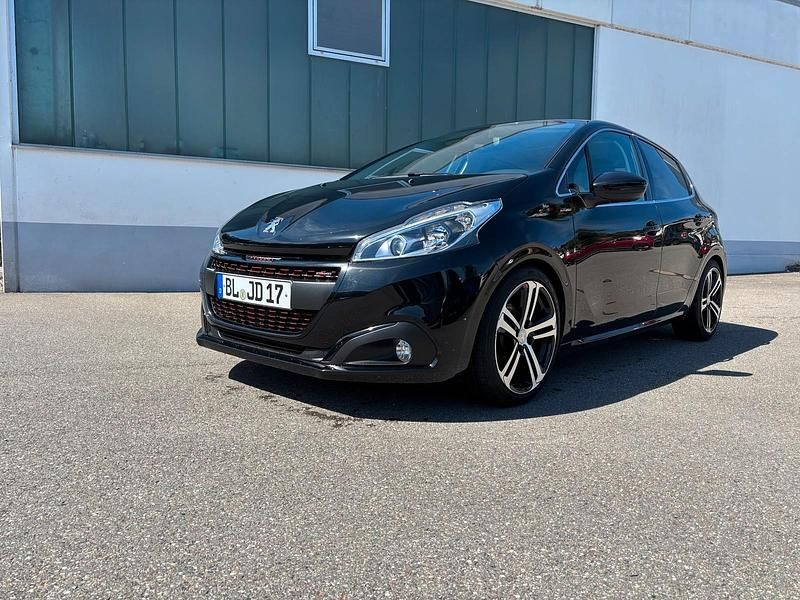 Schwarz Gebraucht 2017 Peugeot 208 GT-line Kleinwagen | 9.999 € (Teuer) - Bild 1/4