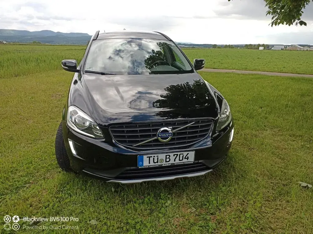 Używany Volvo XC60 Kinetic 150 KM (110 kW) 2015 Czarny SUV