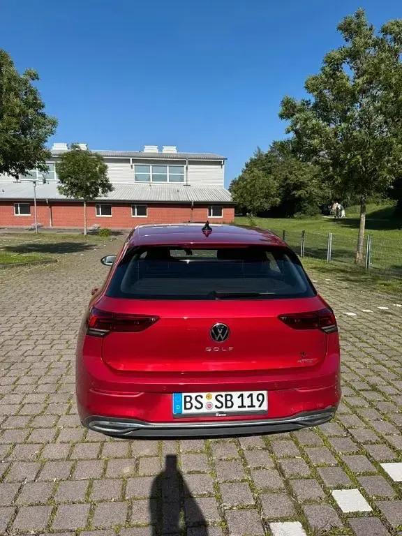 Gebraucht VW Golf VIII Style 150 PS (110 kW) 2021 Rot Limousine