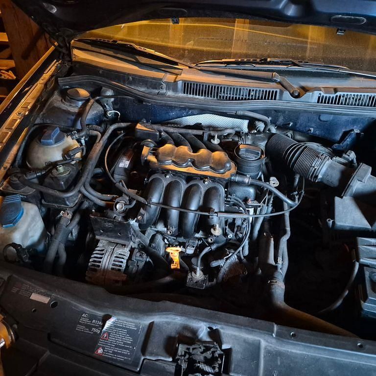 Second-hand VW Bora Basis 101 CP (74 kW) 2000 Albastru Berlinǎ