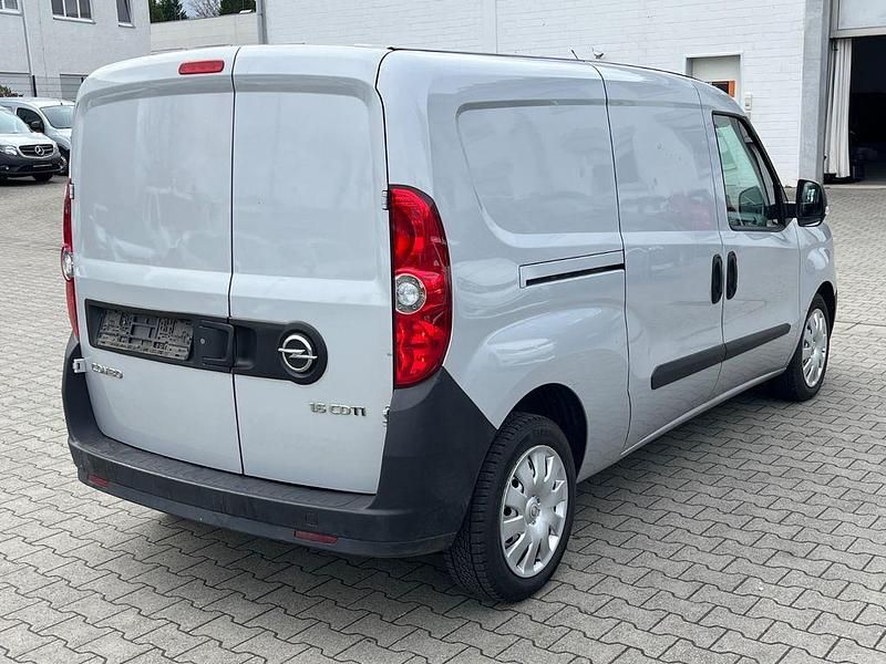 Gebraucht Opel Combo 105 PS (77 kW) 2016 Silber Van / Kleinbus
