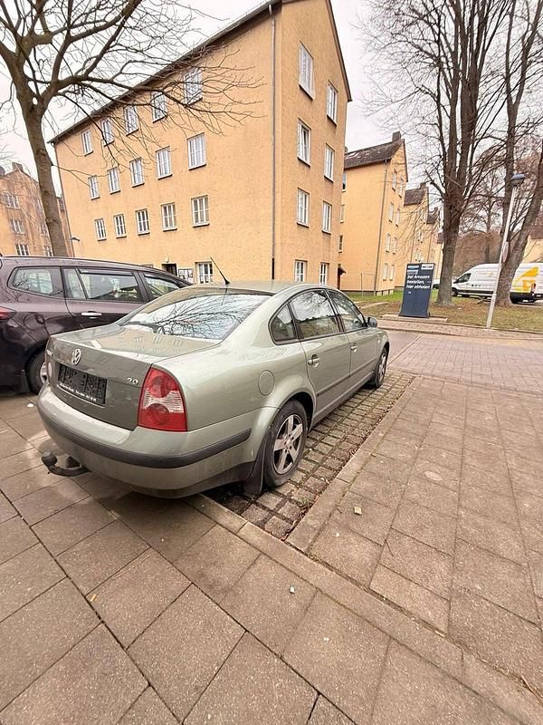 Gebraucht VW Passat 130 PS (95 kW) 2003 Grün Limousine