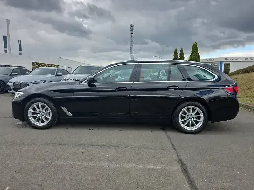 Second-hand BMW 540 Efficient Dynamics 340 CP (250 kW) 2022 Negru Berlinǎ