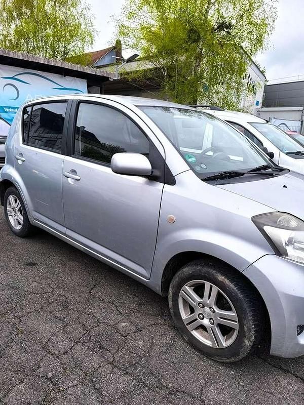 Gebraucht Daihatsu Sirion 91 PS (66 kW) 2008 Silber Kleinwagen