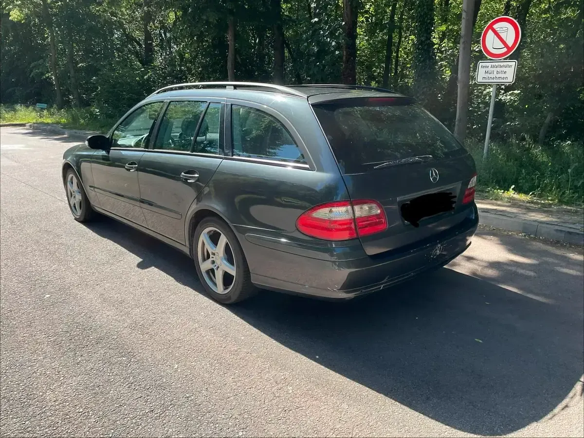 Gebraucht Mercedes E220 150 PS (110 kW) 2003 Grau Kombi