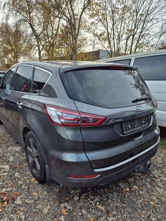 Gebraucht Ford S-MAX Titanium 160 PS (117 kW) 2016 Schwarz Van / Kleinbus
