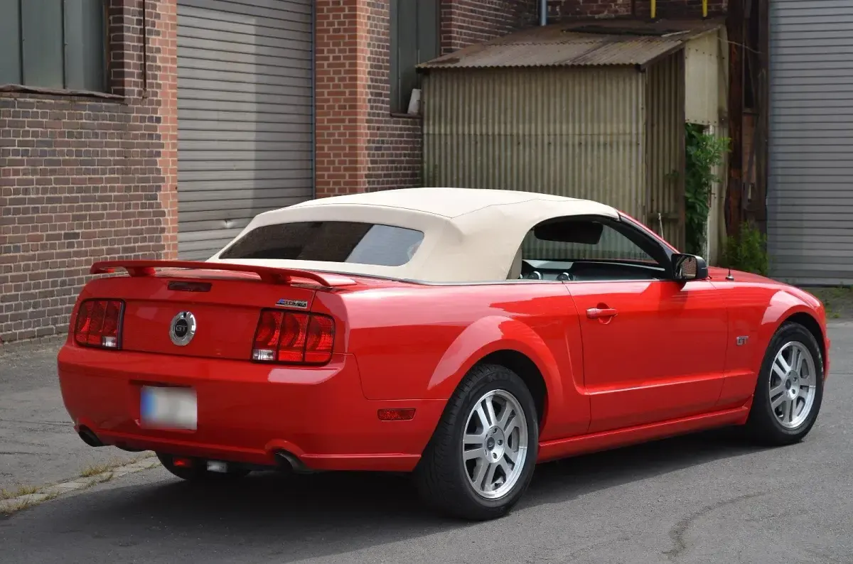 Gebraucht Ford Mustang GT 305 PS (224 kW) 2005 Rot Cabrio