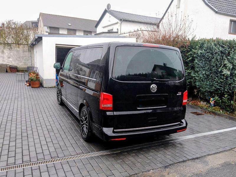 Second-hand VW T5 179 CP (131 kW) 2013 Negru Van