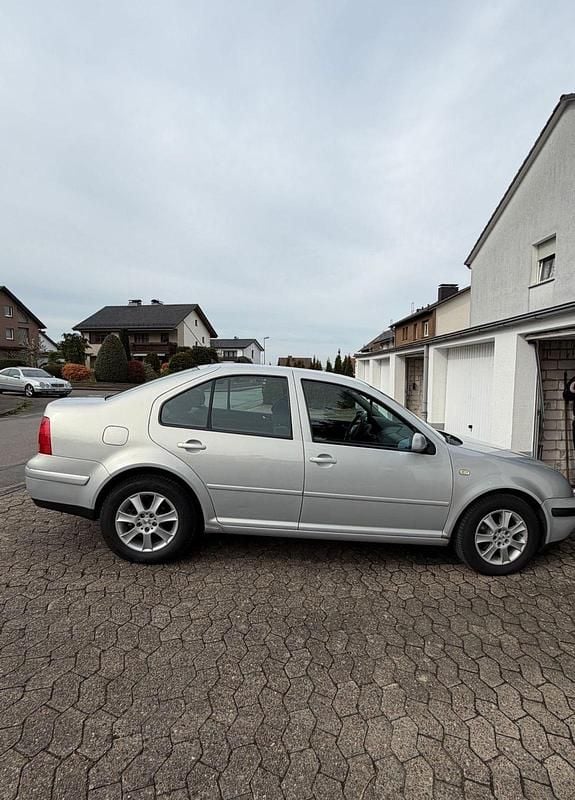 Second-hand VW Bora 90 CP (66 kW) 1999 Gri Berlinǎ