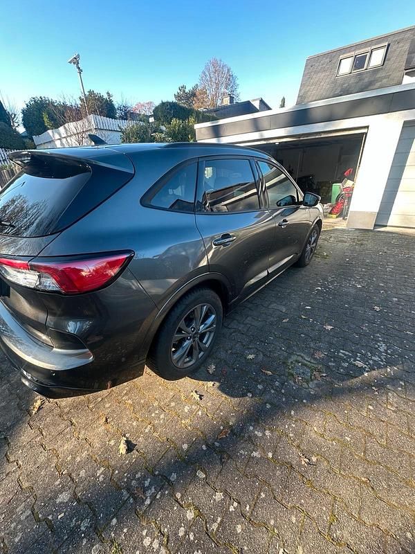 Gebraucht Ford Kuga ST-Line 120 PS (88 kW) 2023 Grau SUV