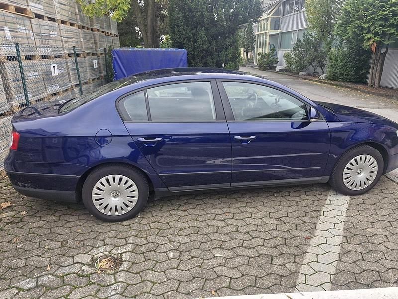 Gebraucht VW Passat 116 PS (85 kW) 2006 Blau Limousine