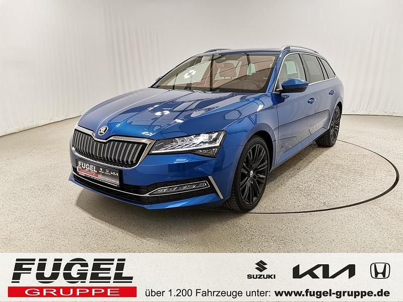 Raceblau metallic Gebraucht 2020 Skoda Superb Style Kombi | 24.899 € (Fairer Preis) - Bild 1/4