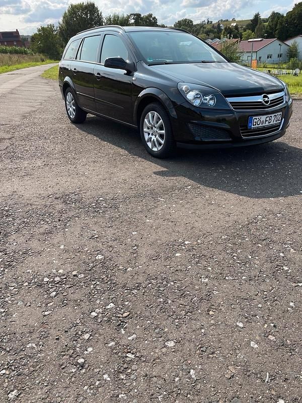 Schwarz Gebraucht 2007 Opel Astra Kombi | 3.100 € (Fairer Preis) - Bild 1/4