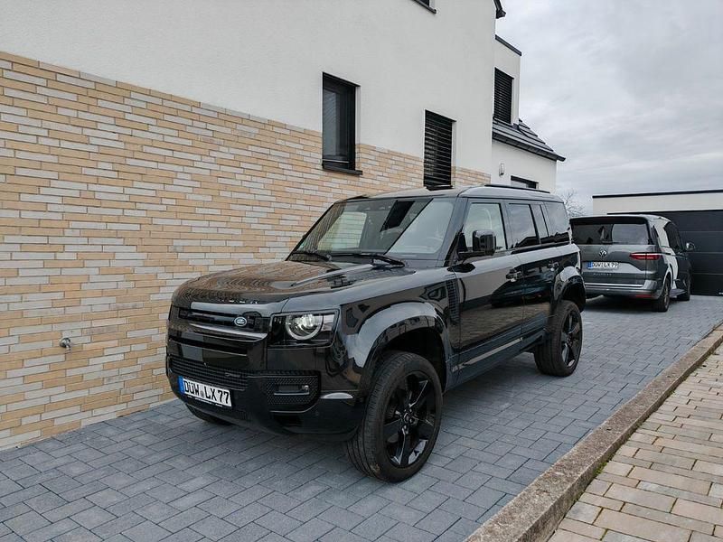 Schwarz Gebraucht 2023 Land Rover Defender SE Dynamic SUV | 65.700 € (Teuer) - Bild 1/4