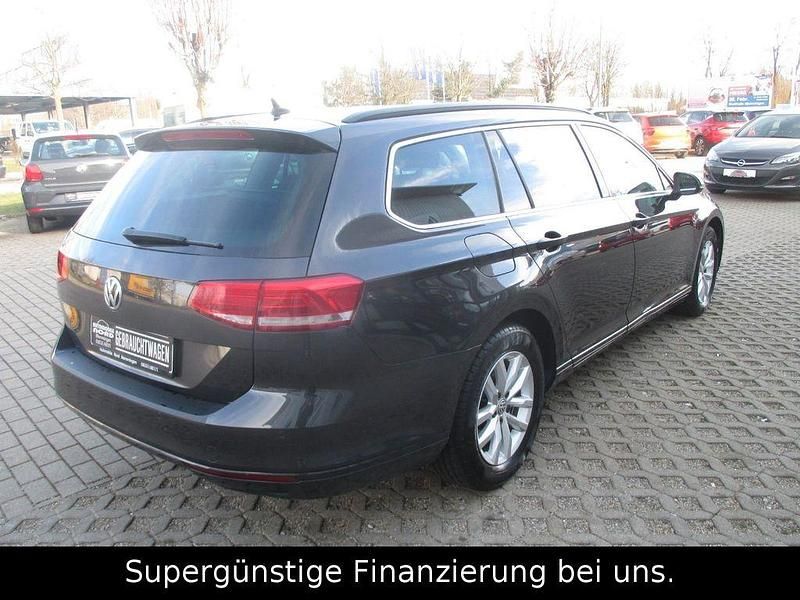 Gebraucht VW Passat Comfortline 150 PS (110 kW) 2018 Grau Kombi