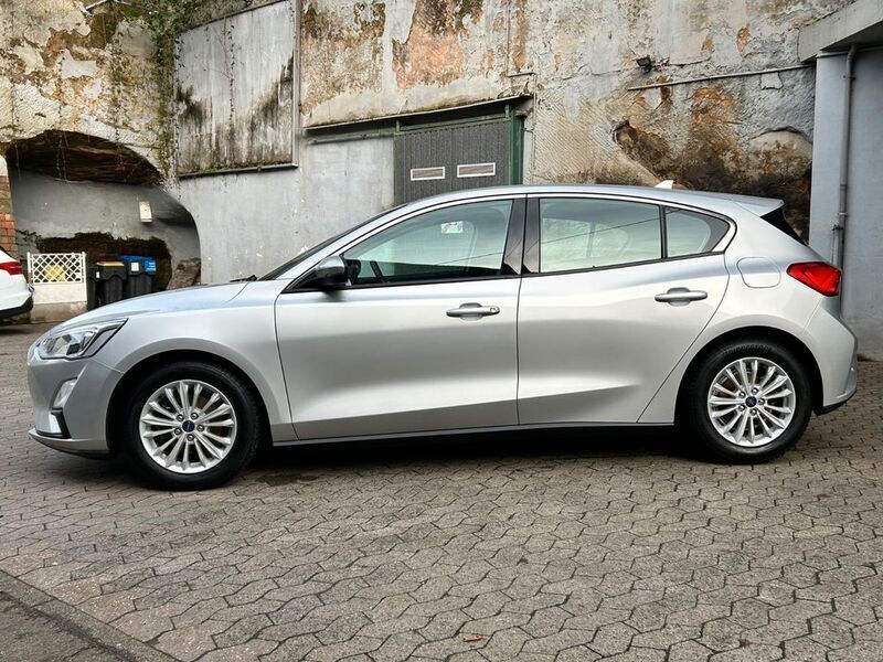 Silber Gebraucht 2019 Ford Focus Titanium Limousine | 11.700 € (Fairer Preis) - Bild 1/4