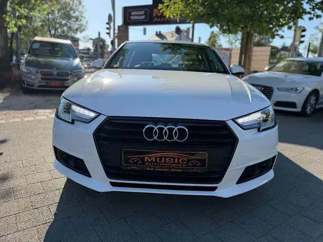 Gebraucht Audi A4 Basis 190 PS (139 kW) 2019 Weiß Limousine