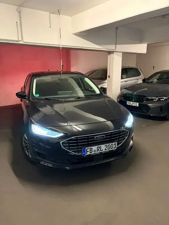 Gebraucht Ford Focus Titanium 125 PS (91 kW) 2024 Schwarz Limousine