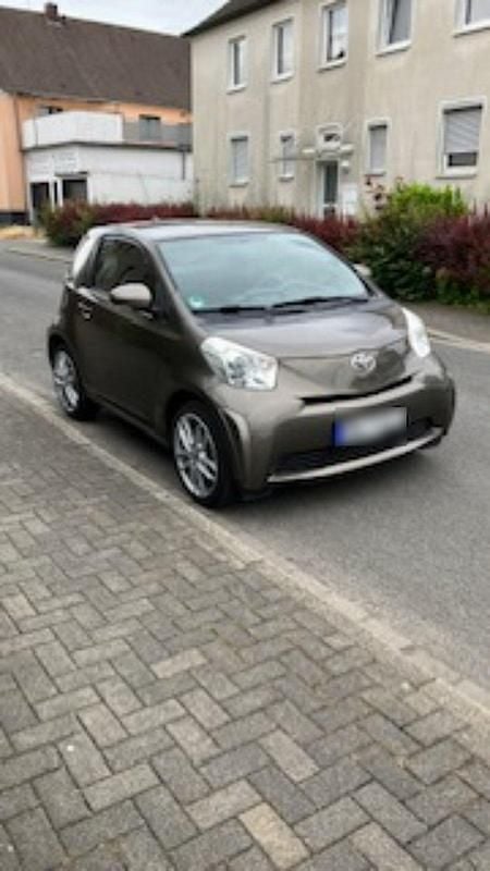 Gebraucht Toyota iQ 68 PS (50 kW) 2012 Beige Kleinwagen