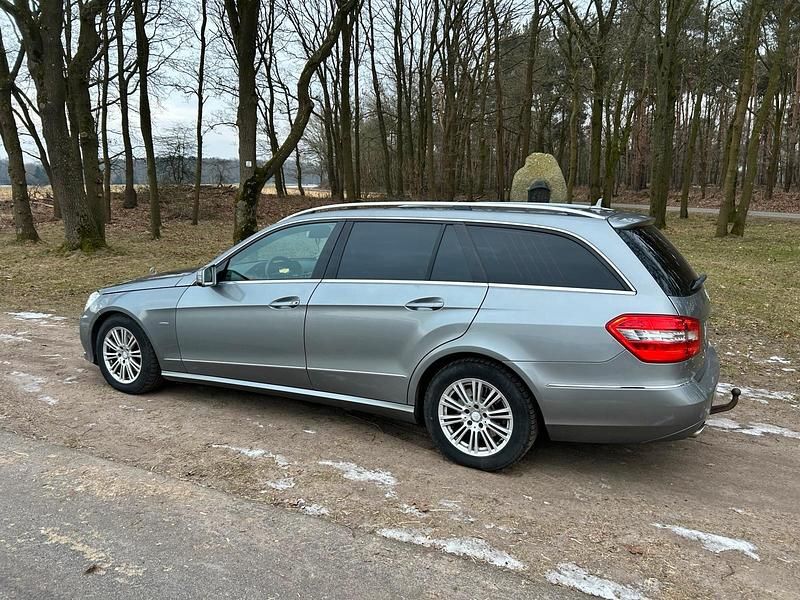 Gebraucht Mercedes E350 231 PS (169 kW) 2009 Grau Kombi