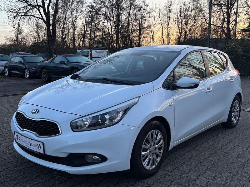 Gebraucht Kia Ceed Attract 99 PS (72 kW) 2014 Weiß Kleinwagen