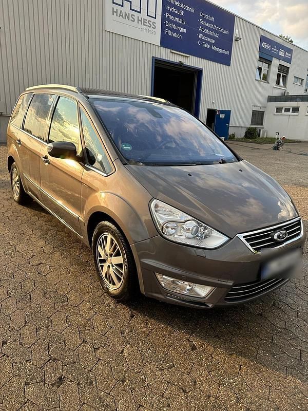 Braun Gebraucht 2011 Ford Galaxy Titanium Van / Kleinbus | 4.500 € (Guter Preis) - Bild 1/4