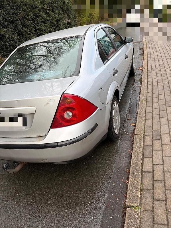 Gebraucht Ford Mondeo 110 PS (80 kW) 2001 Silber Limousine