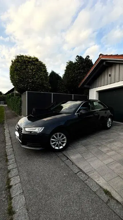 Gebraucht Audi A4 150 PS (110 kW) 2017 Grau Limousine