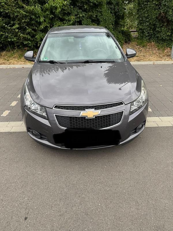Grau Gebraucht 2012 Chevrolet Cruze Limousine | 3.999 € - Bild 1/4