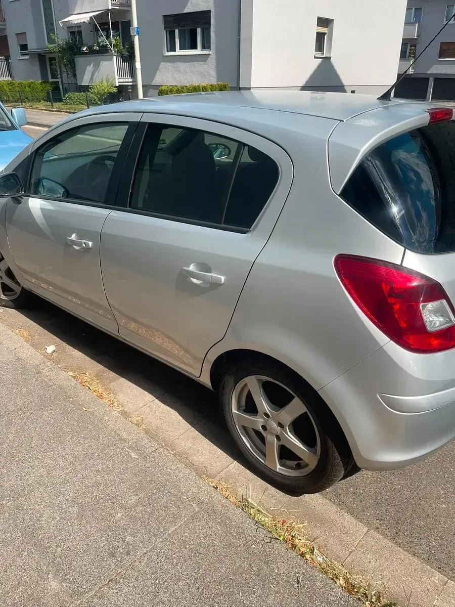 Gebraucht Opel Corsa 87 PS (63 kW) 2010 Silber Kleinwagen