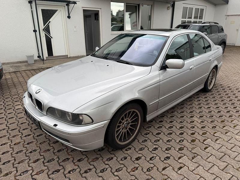 Titansilber Gebraucht 2002 BMW 525 Limousine | 2.900 € - Bild 1/4