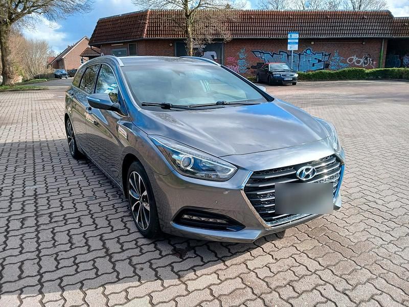 Gebraucht Hyundai i40 116 PS (85 kW) 2016 Grau Kombi
