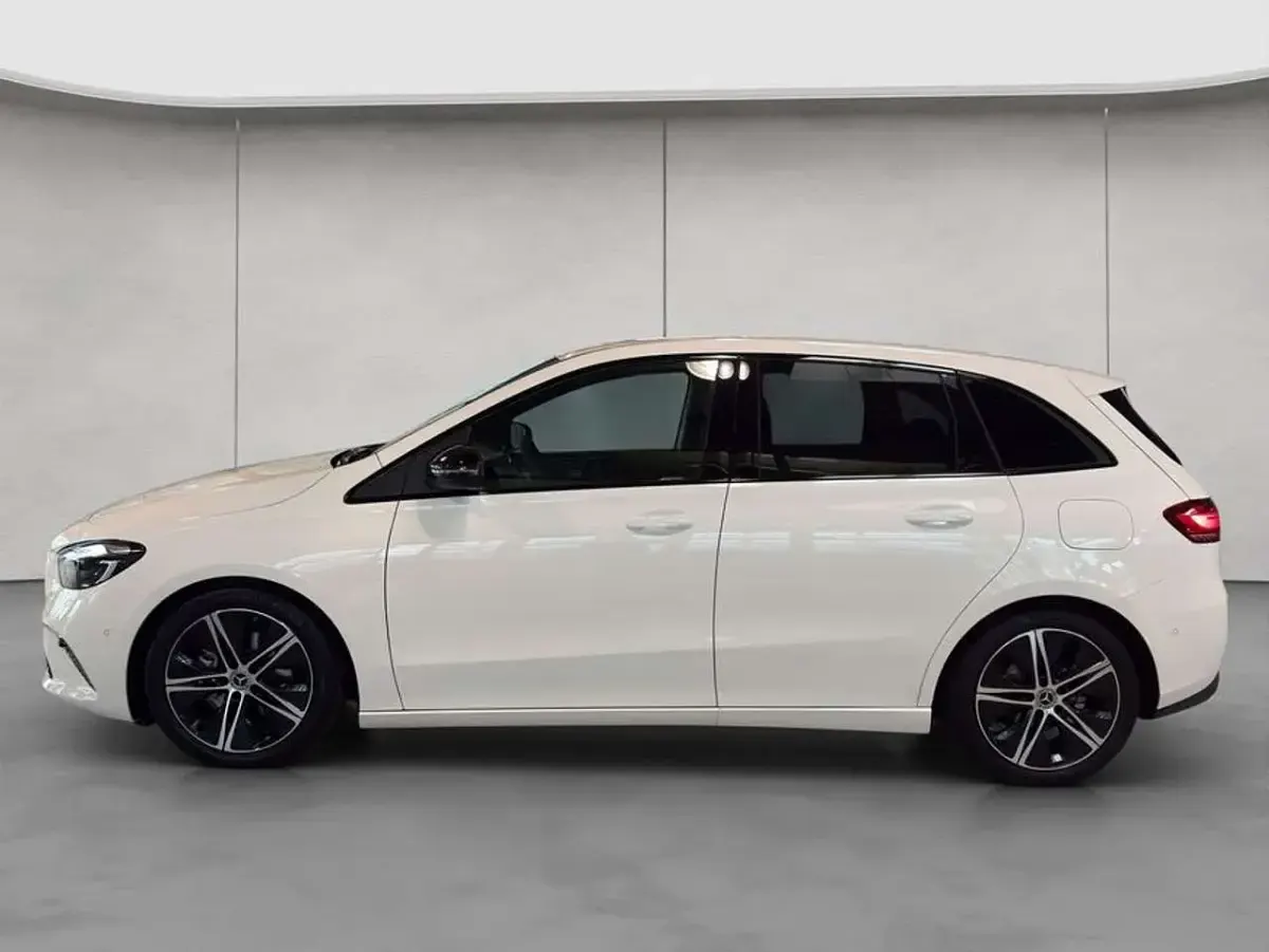 Gebraucht Mercedes B180 Advanced 136 PS (100 kW) 2026 Weiß Kleinwagen