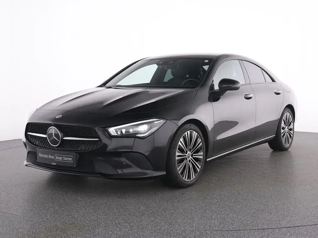 Gebraucht Mercedes CLA200 Progressive 163 PS (119 kW) 2023 Schwarz Limousine