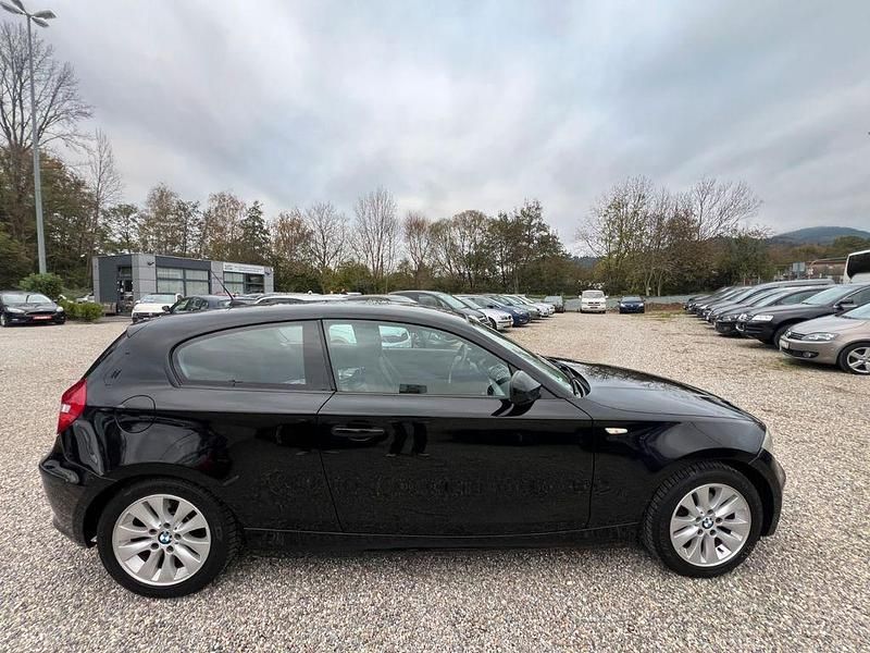 Gebraucht BMW 116 Advantage 122 PS (89 kW) 2010 Schwarz Kleinwagen