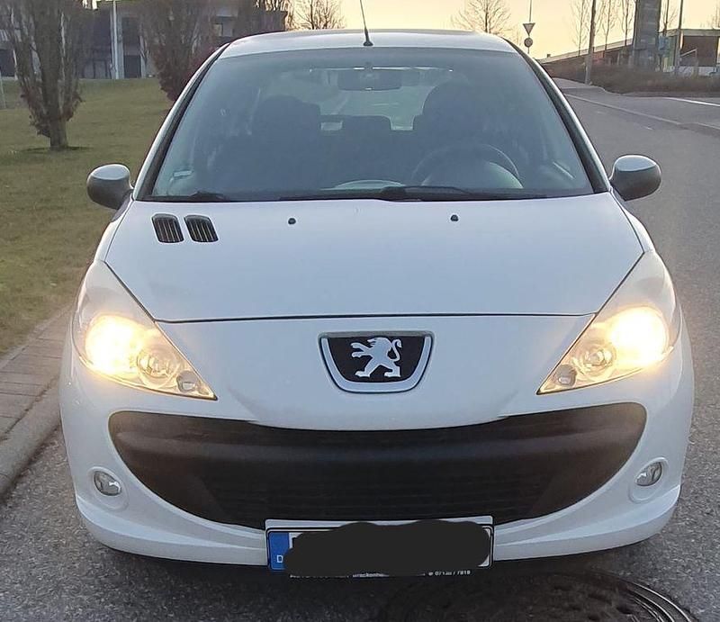 Gebraucht Peugeot 206 73 PS (53 kW) 2010 Weiß Limousine