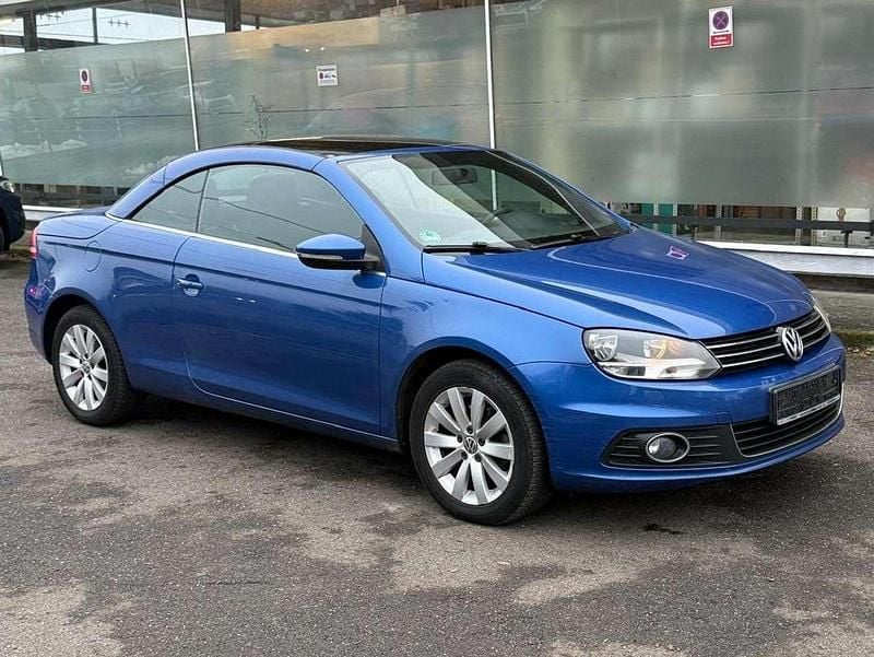Gebraucht VW Eos Basis 122 PS (89 kW) 2013 Rising blue metallic Cabrio