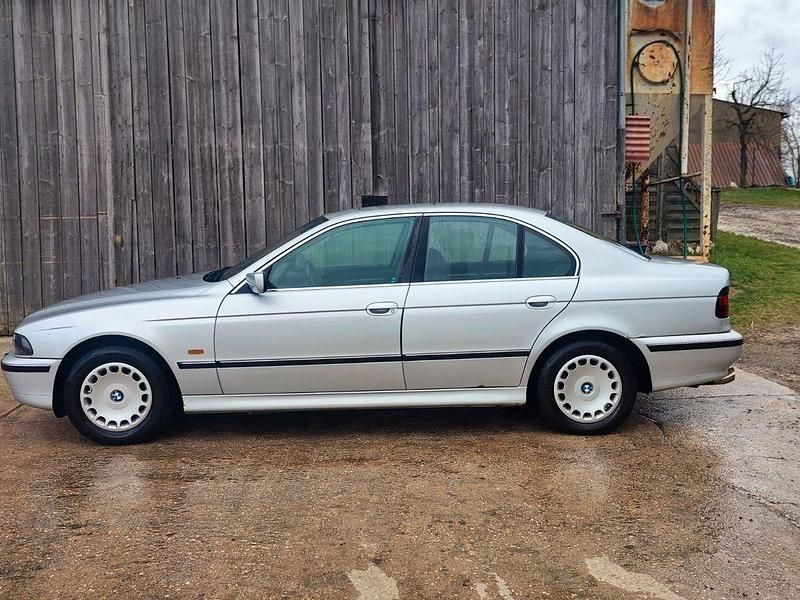 Gebraucht BMW 523 170 PS (125 kW) 1999 Silber Limousine