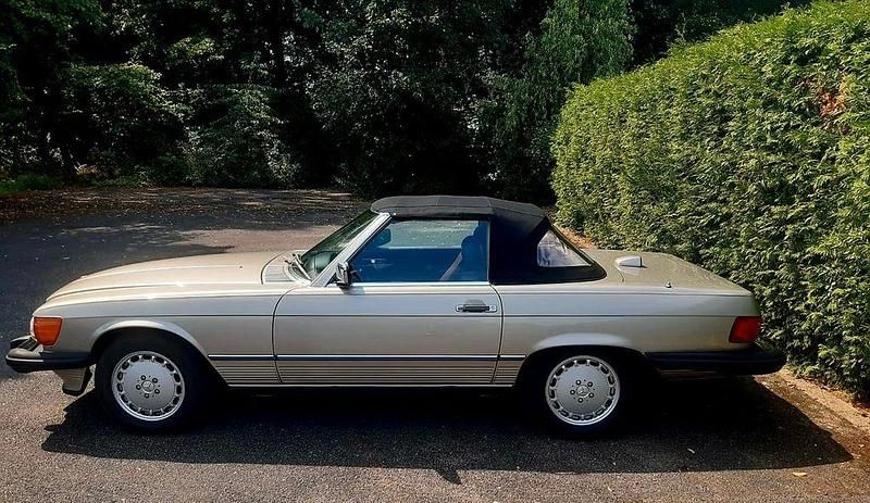 Gebraucht Mercedes 560 230 PS (169 kW) 1987 Gold Cabrio