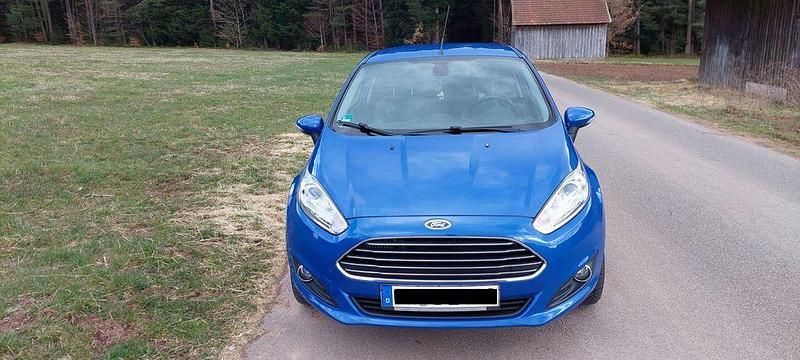 Gebraucht Ford Fiesta Titanium 125 PS (91 kW) 2013 Blau Kleinwagen