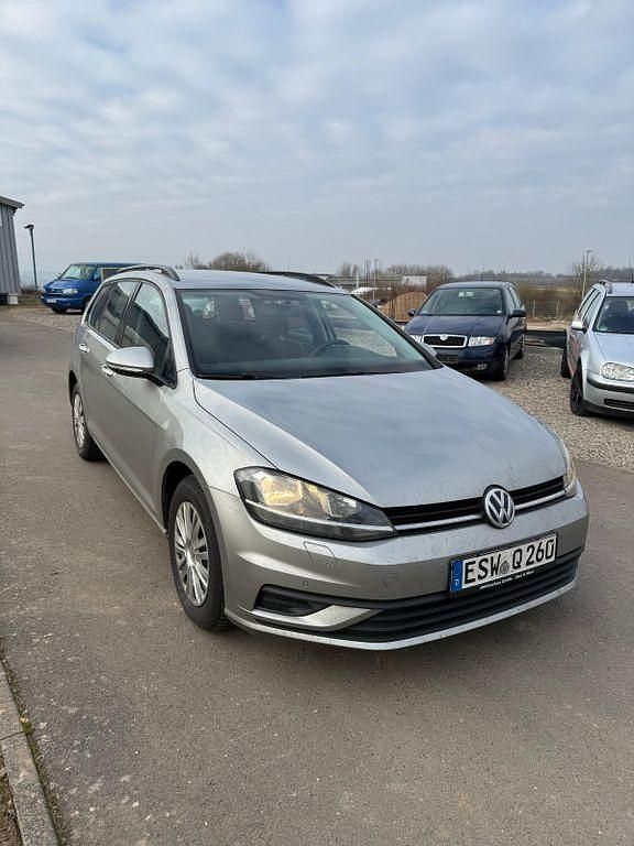 Schwarz Gebraucht 2019 VW Golf VII Comfortline Kombi | 8.889 € (Fairer Preis) - Bild 1/4