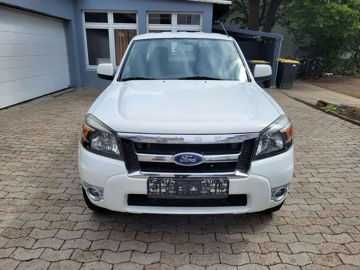 Używany Ford Ranger XLT 143 KM (105 kW) 2011 Biały Pickup