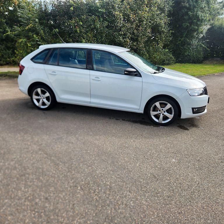 Weiß Gebraucht 2016 Skoda Rapid Ambition Limousine | 7.000 € (Fairer Preis) - Bild 1/4