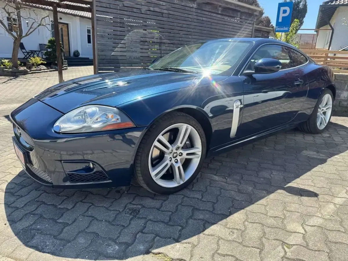 Gebraucht Jaguar XKR Supercharged 416 PS (305 kW) 2008 Indigo blue . Cabrio