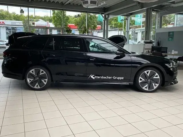 Neu Skoda Superb LAURIN & KLEMENT 193 PS (141 kW) 2026 (onyxschwarz metallic) Kombi