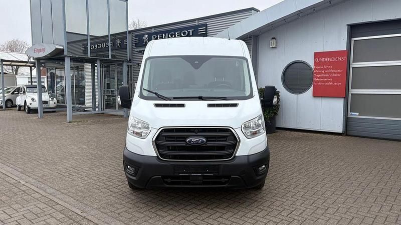 Gebraucht Ford Transit Trend 131 PS (96 kW) 2022 Weiß Limousine