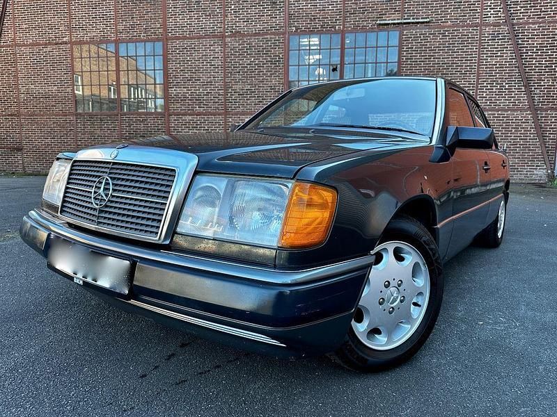 Gebraucht Mercedes E300 179 PS (131 kW) 1992 Schwarz Limousine