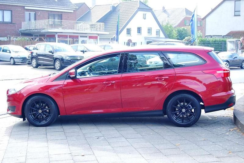 Gebraucht Ford Focus Trend 101 PS (74 kW) 2015 Red candy/candy red Kombi