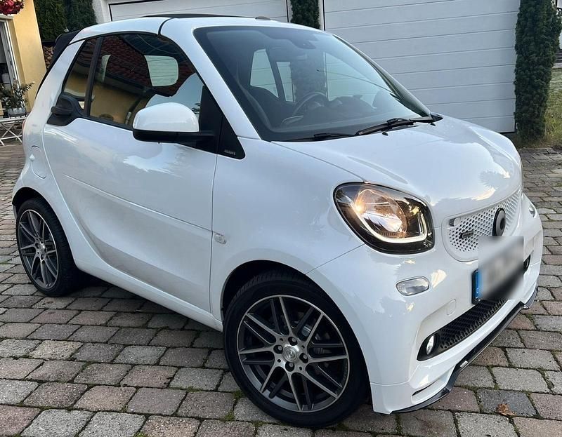 Weiß Gebraucht 2018 Smart ForTwo Coupé Brabus Cabrio | 24.800 € - Bild 1/4