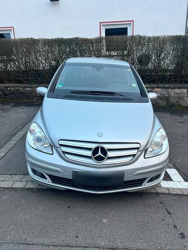 Gebraucht Mercedes B200 136 PS (100 kW) 2006 Silber Van / Kleinbus